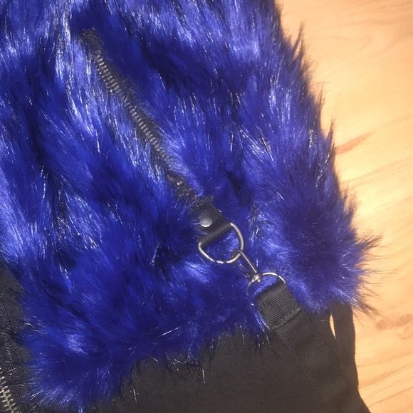 Gothic Fur Vest - Picture 3 of 4